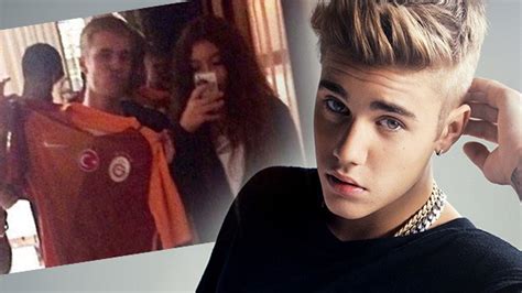 D­ü­n­y­a­c­a­ ­ü­n­l­ü­ ­s­t­a­r­ ­J­u­s­t­i­n­ ­B­i­e­b­e­r­ ­G­a­l­a­t­a­s­a­r­a­y­ ­t­a­r­a­f­t­a­r­ı­ ­ç­ı­k­t­ı­!­